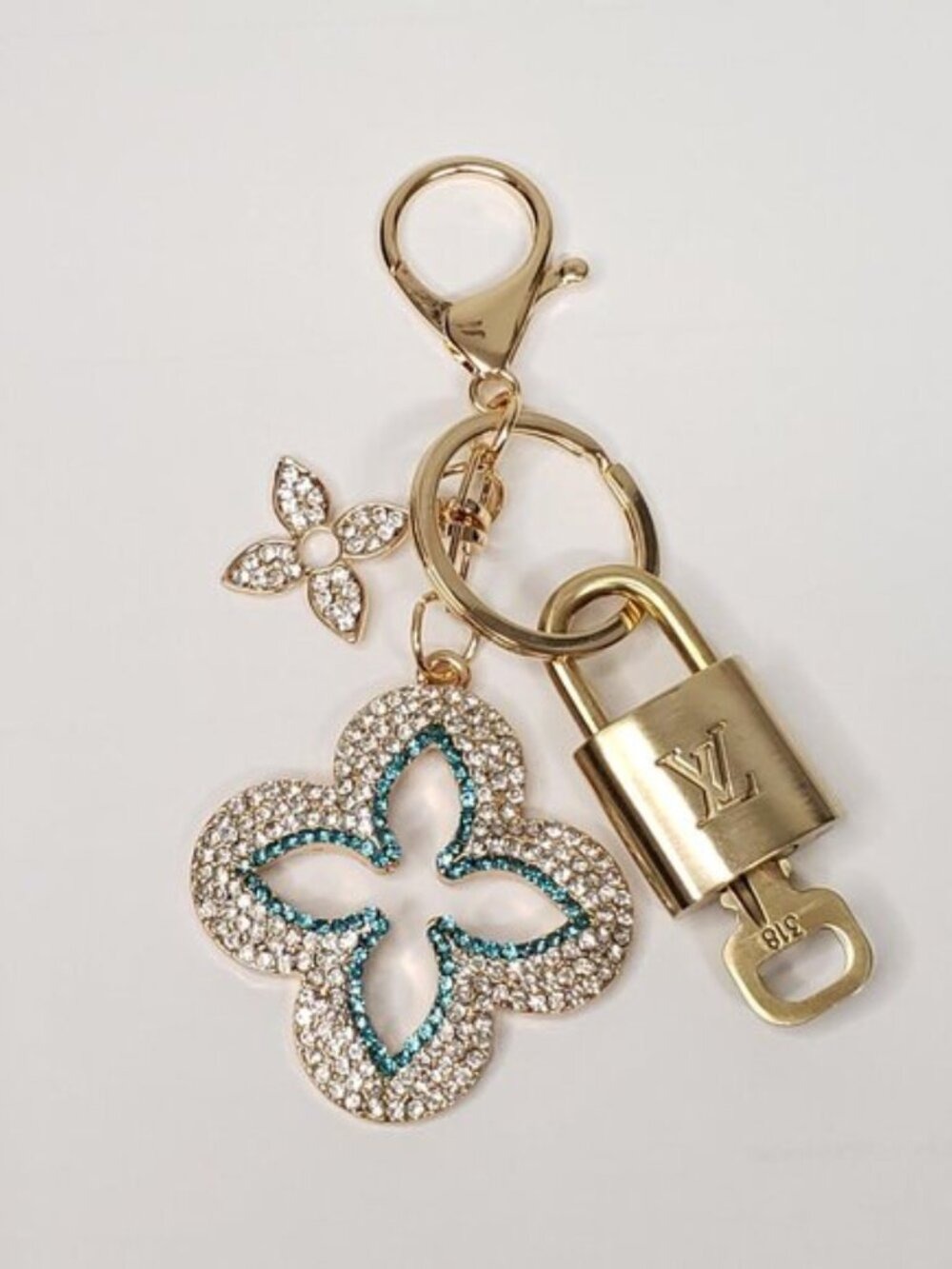 Authentic LV Gold Padlock & Key 🔑 Bag Charm / Unbranded Flower Keychain Combo - Picture 6 of 8